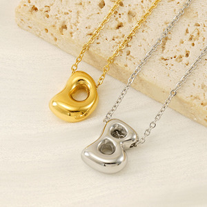 Collar con Colgante de Letra Burbuja en Acero Inoxidable Chapado en Oro PVD de 18K |   Cadena con Colgante de Letra del Alfabeto A-Z |   Ligero e Hipoalergénico - Product Image 3