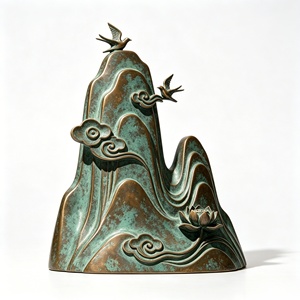 <span class=keywords><strong>Ritorno</strong></span> delle Rondini alle Montagne Verdi: Melodia del Loto, un Elegante Oggetto d'Arte in Bronzo. - Product Image 1