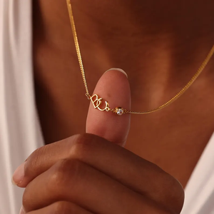 Collier de mode délicat avec initiales, plaqué or, chaîne <span class=keywords><strong>gourmette</strong></span>, petit pendentif lettres entrelacées avec pierre de naissance - Product Image 2
