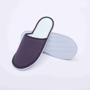Chaussons en tissu gaufré 100% polyester à bout fermé, logo personnalisé, couleur personnalisée, semelle EVA, chaussons pour hôtel et spa - Product Image 6