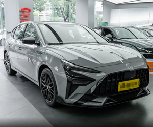 SAIC MG 6 <span class=keywords><strong>XLINE</strong></span> 2026 1.5T 181 ch Essence Turbo 7DCT 5 places Gauche Automatique Cuir Foncé Caméra Arrière 0-100 7.9s Voiture Sport Compacte - Product Image 2