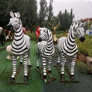 Decorazione esterna su misura statua corsa cavallo scultura in fibra di vetro animale cavallo statua per la vendita