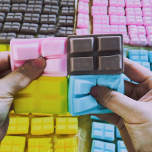 NUEVO Juguete Antiestrés de PU con Forma de Bloque de Chocolate, Súper Suave, para Niños y Adultos, para Aliviar el Estrés, para Compartir con Amigos - Product Image 1