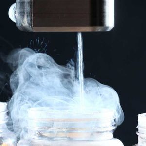 Injecteur d'<span class=keywords><strong>azote</strong></span> <span class=keywords><strong>liquide</strong></span> <span class=keywords><strong>extincteur</strong></span> doseur d'<span class=keywords><strong>azote</strong></span> <span class=keywords><strong>liquide</strong></span> absinthe faisant la Machine Suspension de rouleaux de bois lors de la peinture - Product Image 6