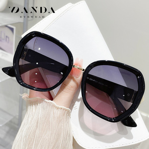 DANDA Lunettes de soleil polarisées TJ713, monture rectangulaire complète, UV400, lunettes de soleil de voyage à la mode pour femmes - Product Image 3