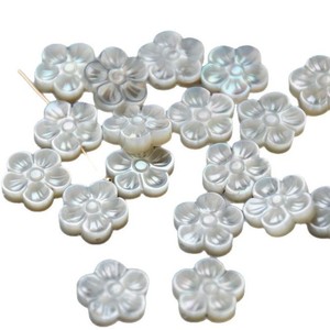 ลูกปัดเปลือกดอกพลัม 12 มม. สีขาวธรรมชาติแกะสลัก สำหรับทำเครื่องประดับ - Product Image 5