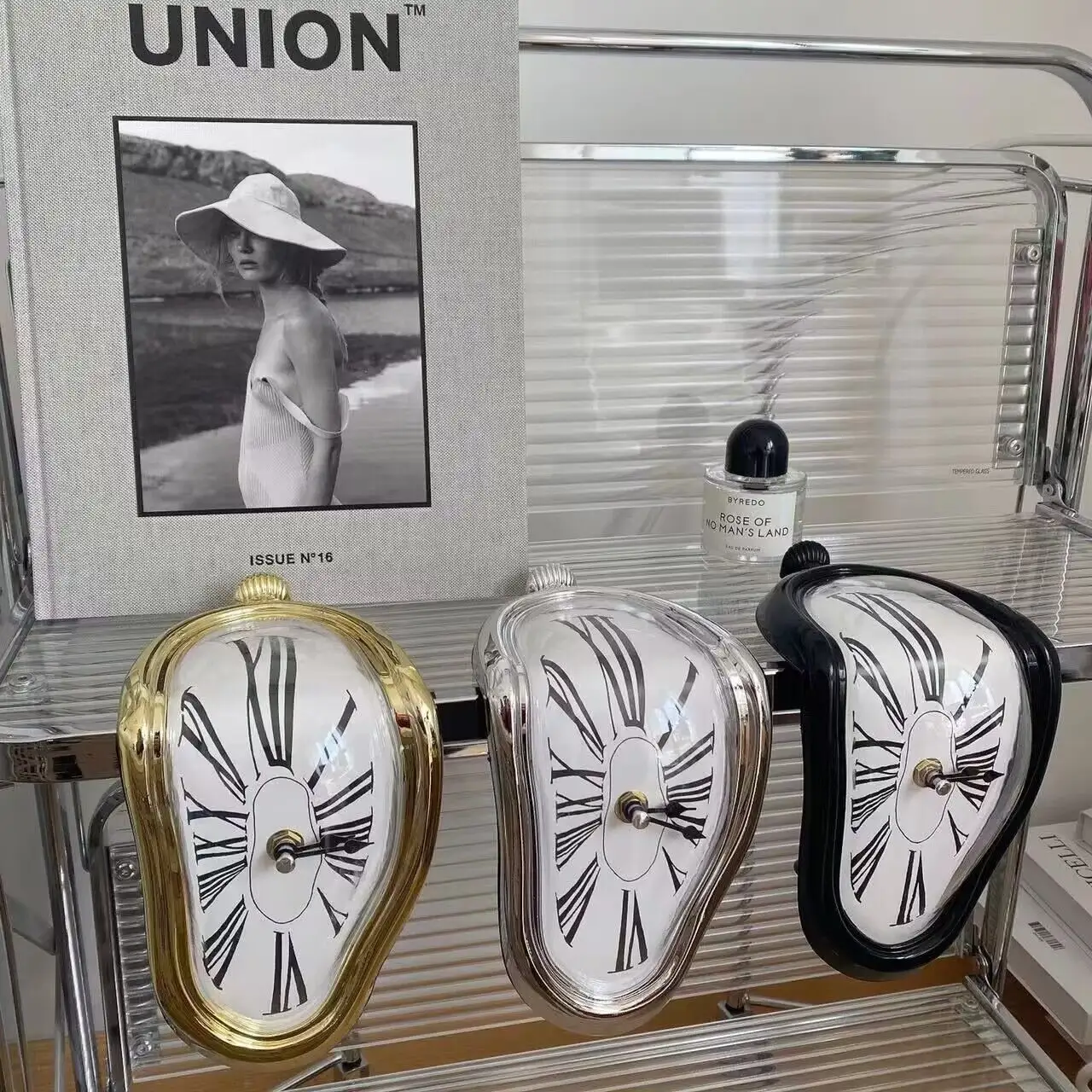 ホームシートツイスト溶融時計テーブルコーナー装飾時計ローマンデジタルレトロ壁時間と宇宙時計