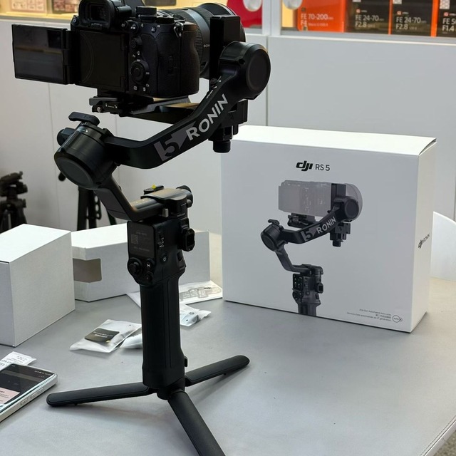 Original Ronin DS 5 3kg Payload Tap to Track Anything Professional 3-Axis Gimbal Stabilizer for DSLR and Mirrorless Cameras