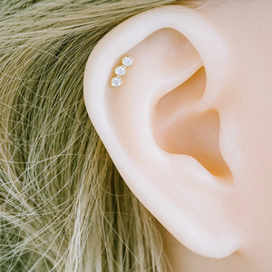 Pendientes de Plata de Ley S925 ROXI con Tres Diamantes Engastados y Roscados 2021 - Product Image 6