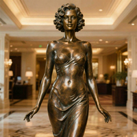 Sculpture de dame en bronze coulé, style moderne et élégant, sur mesure, pour la décoration de terrasse de villa en bord de mer