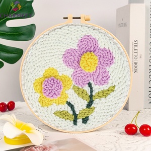 Prix surprise 8 pouces Floral Series Style Chunky Yarn Hand Embroidery Paintings Punch Needle Kit <span class=keywords><strong>pour</strong></span> <span class=keywords><strong>débutant</strong></span> - Product Image 1