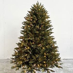 Árbol de Navidad Artificial Preiluminado de 8 Pies con Aroma Fragante, 100% Nuevo, Resistente al Fuego, de PE, con 600 LED - Product Image 1