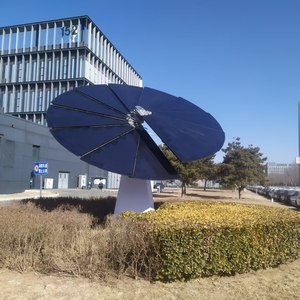 Suiveur <span class=keywords><strong>solaire</strong></span> industriel intelligent moderne en silicium monocristallin, MPPT 3kW, suivi triaxial, CE Shuangjiu, pour installation au sol - Product Image 2