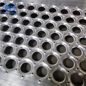Grille antidérapante robuste et perforée en acier soudé, résistante à la corrosion, à profil crocodile, pour raffineries de pétrole et centrales électriques - Product Image 4