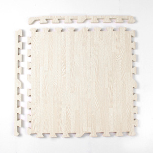 Alfombra de juego para bebés unisex de 60x60cm, diseño de rompecabezas, material EVA con patrón de grano de madera engrosado, diseño empalmado, venta al por mayor - Product Image 5