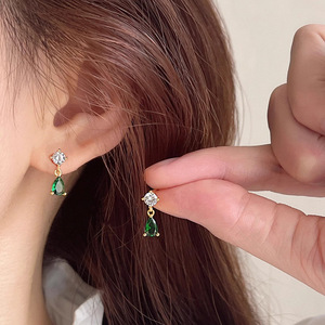 Piccoli Orecchini a Goccia in Cristallo per Donne, Accessori Minimalisti ed Eleganti per Uso Quotidiano e Feste - Product Image 3