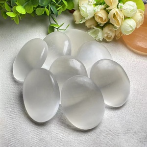 Pierre de Sélénite Polie Transparente/Orange en Gros, Pierre de Palmier en Cristal, Décoration d'Intérieur, Cadeau Parfait pour l'Énergie et la Guérison - Product Image 3