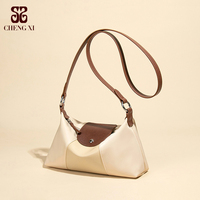 Sac fait main en nylon décontracté et polyvalent Sacs à boulettes simples Main Pour Femmes Sac à bandoulière à bandoulière unique à texture haut de gamme