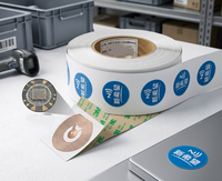 Étiquettes NFC Mini F8213 personnalisées en gros, 13,56 MHz, étiquettes RFID intelligentes en papier en rouleau pour la publicité intelligente et le marketing numérique