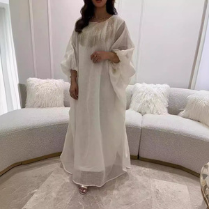 Kaftano Musulmano Tradizionale da Donna Lungo per l'Esportazione con Maniche a Pipistrello e Nappe, Stile Medio Orientale a Tinta Unita - Product Image 4