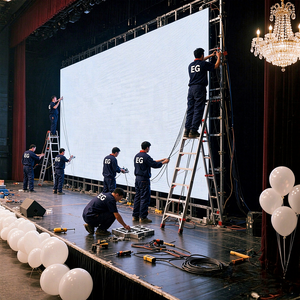 Mur vidéo LED d'intérieur EG P2.9, mur LED incurvé haute définition, panneau flexible facile à assembler, écran LED pour studio - Product Image 4