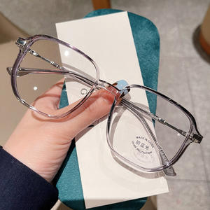 Monturas de gafas rectangulares Qianai TR90 con filtro de luz azul para mujer, montura completa, lentes de PC, hechas en China. - Product Image 3