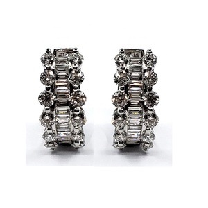 Prix de gros, boucles d'oreilles créoles élégantes et tendance en or blanc massif plaqué 18 carats avec diamants naturels baguette pour femmes, cadeau de mariage - Product Image 1