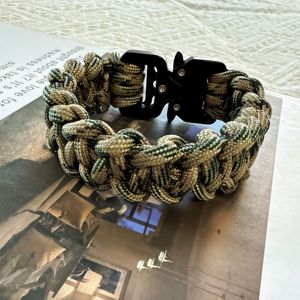 Bracciale di corda marrone minimalista personalizzato 2025 con fascino elegante braccialetto di moda in fibra naturale per uomini e donne <span class=keywords><strong>Idea</strong></span> <span class=keywords><strong>regalo</strong></span> unica - Product Image 3