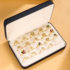 Xoay vòng cho phụ nữ với mạ vàng và không phai tính khí, mở miệng Daisy Sao Mặt Trăng Vòng bán buôn - Product Image 2