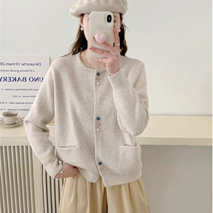 2024 Mùa Thu Mới Đến Hàn Quốc Minimalism Crew Cổ Dài Tay Áo Ngọc Trai Khóa Phụ Nữ Áo Len Cardigan - Product Image 2