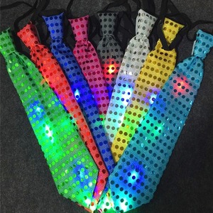 Corbata intermitente de lentejuelas de rendimiento con luz LED Corbata de tela de nailon para fiestas Decoración de accesorios de fiesta - Product Image 2