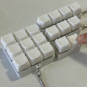 Porte-clés pendentif clavier d'urgence anti-stress en forme de tête d'ours Kawaii, jouet de décompression gadget - Product Image 1