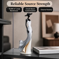 Figurine de femme en résine Hollywood Glamour en robe blanche, grise et dorée, sculpture élégante pour la décoration moderne du salon