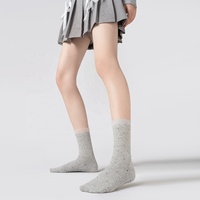 Chaussettes de Pilates personnalisées à pois avec bordure en dentelle et maille, chaussettes de yoga antidérapantes pour femmes, chaussettes de danse et de ballet OEM ODM