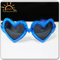 Lunettes de soleil à led design à la mode lunettes de soleil clignotantes en forme de coeur pour la fête