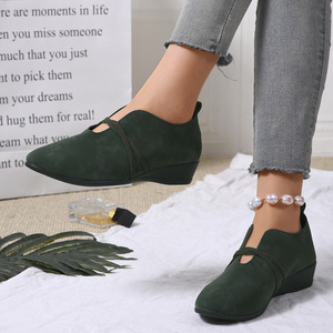 Nouvelles chaussures à enfiler en daim pour femme, grande taille, à talon compensé, vente en gros, taille 43 - Product Image 1