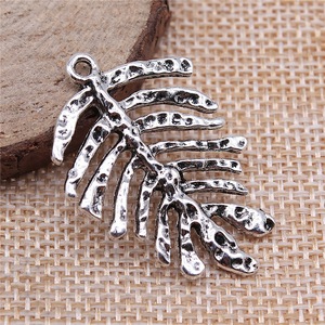 Colgante de Hoja de Helecho de Aleación de Zinc Plateado Antiguo para DIY, Collar, Pulsera, Adorno de Bolso, Suministro de Joyería, Manualidades, Regalo - Product Image 2