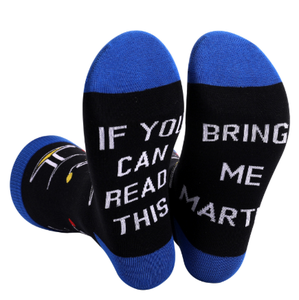 Chaussettes de vin personnalisées pour hommes et femmes avec texte si vous pouvez lire ceci Apportez-moi de la bière - Product Image 1
