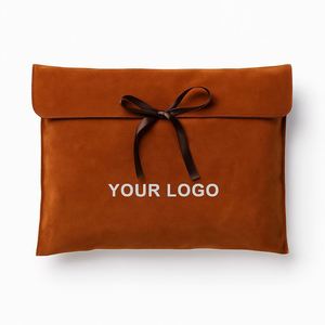 Pochette cadeau en velours avec logo personnalisé, ruban et emballage textile imprimé en sérigraphie, toucher luxueux - Product Image 3