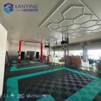 Edificio de taller de lavado de autos con estructura de acero moderna para el proyecto Seychelles Field, con oficina integrada y área de mantenimiento