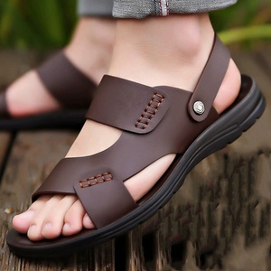 Sandales <span class=keywords><strong>en</strong></span> <span class=keywords><strong>cuir</strong></span> véritable <span class=keywords><strong>pour</strong></span> hommes <span class=keywords><strong>en</strong></span> gros, fournisseur de <span class=keywords><strong>chaussures</strong></span> de plage <span class=keywords><strong>en</strong></span> vrac, usine de <span class=keywords><strong>chaussures</strong></span> <span class=keywords><strong>pour</strong></span> hommes à double usage, claquettes d'été d'extérieur - Product Image 1