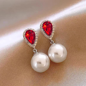 Orecchini pendenti con perle simulate e zirconi rossi per donna, eleganti gioielli per matrimoni e feste - Product Image 1