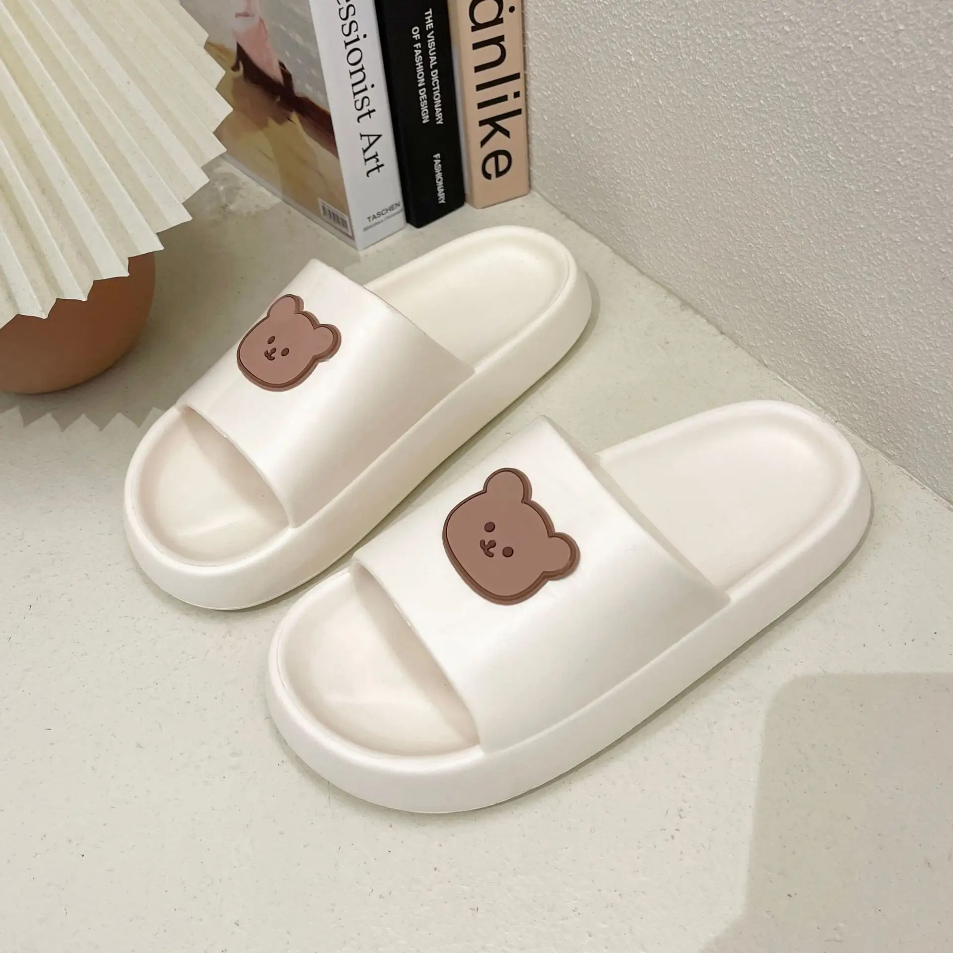 Factory wholesale female four seasons cartoon house slide eva indoor and outdoor wear Bear slippers 2022
