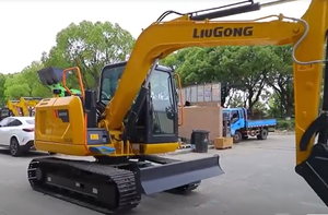 Excavatrice 9075F de marque supérieure avec une puissance de 35,9 kW et une pelle sur chenilles de 7500kg en stock - Product Image 2