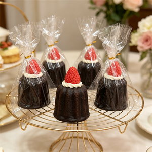 Modelo de Postre Artificial de PU con Patrón de Corazón, con Espirales de Crema Suave de Chocolate y Coberturas de Fresa Fresca, Ecológico - Product Image 2