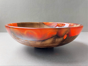 Bol décoratif en bois et résine époxy, motif tourbillon rouge orangé, pour servir des fruits, des collations, des salades, comme centre de table et pour la décoration moderne de la maison - Product Image 4