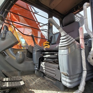 Excavatrice sur chenilles hydraulique d'occasion de marque japonaise Hitachi ZX200, de haute qualité, durable et best-seller, pour travaux de construction. - Product Image 6