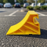 Borne de stationnement Xinteng jaune légère en plastique PP, antidérapante pour une stationnement sécurisé dans les parkings XXY-ZT-7S