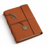 Carnet de notes promotionnel personnalisé en cuir PU marron vieilli avec fermeture à cordon tressé et breloque feuille d'horloge en bronze