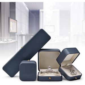 Caja de regalo para colgante de collar de cuero premium, caja de joyería con interior de terciopelo, personalizable según las necesidades. - Product Image 4